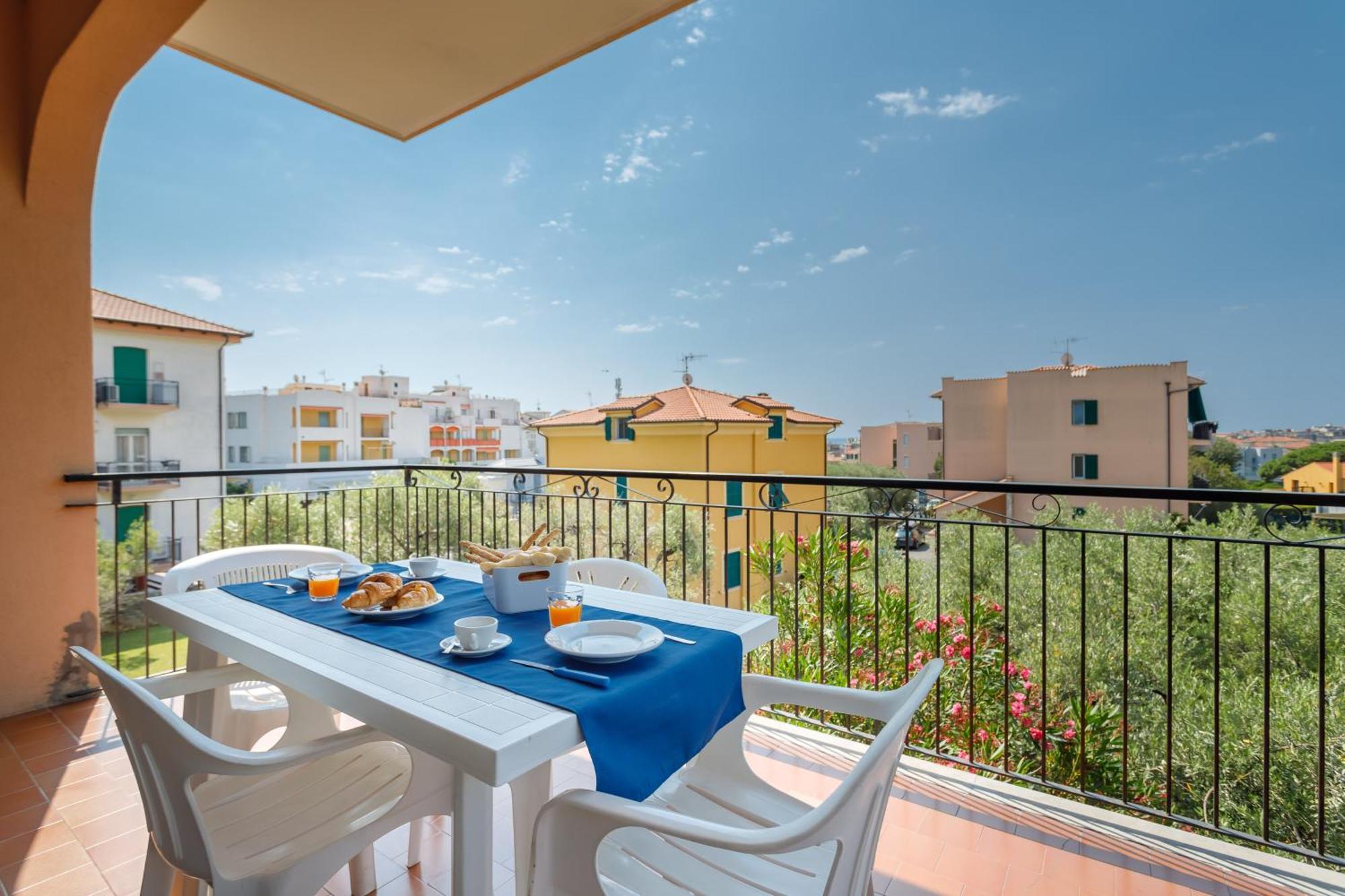 Residence Mizar 2 Pietra Ligure Exterior foto